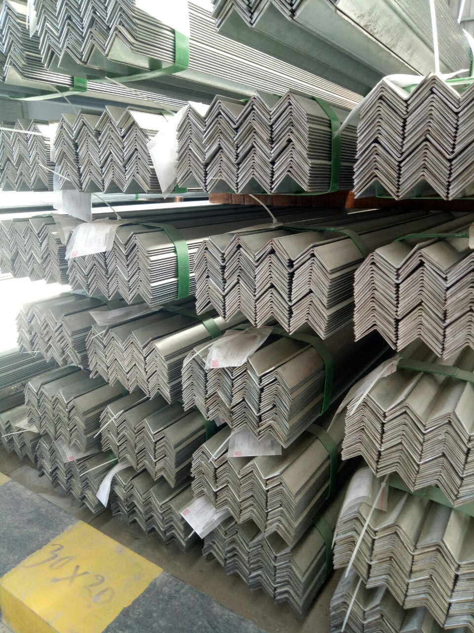 Thép hình V mạ kẽm