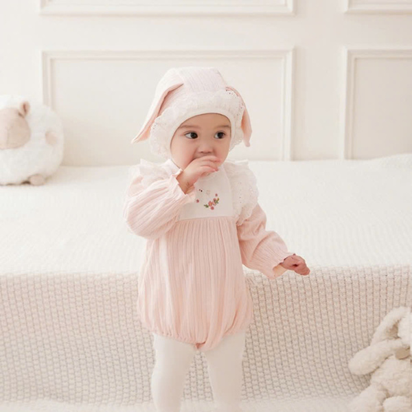 Đầm kem linen, cổ trắng, tay cánh tiên bé gái