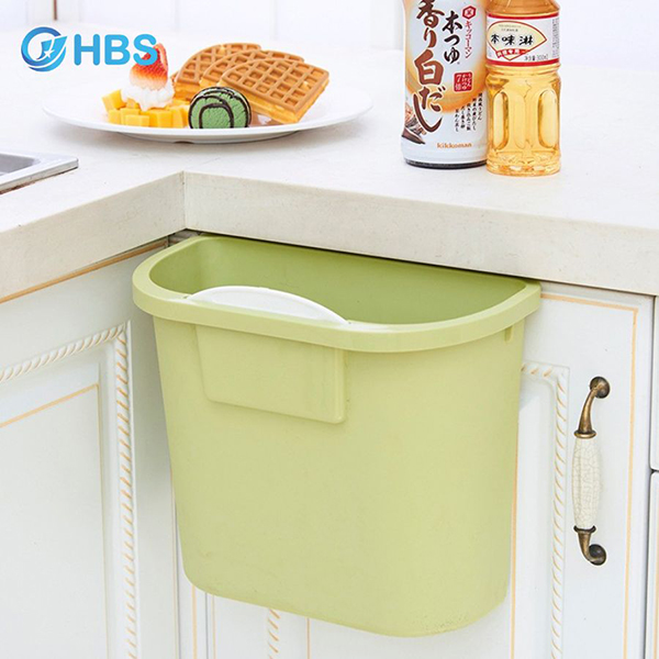 Thùng rác treo cửa bếp