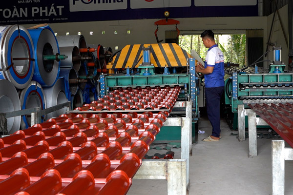 Tôn lạnh màu Pomina cán sóng