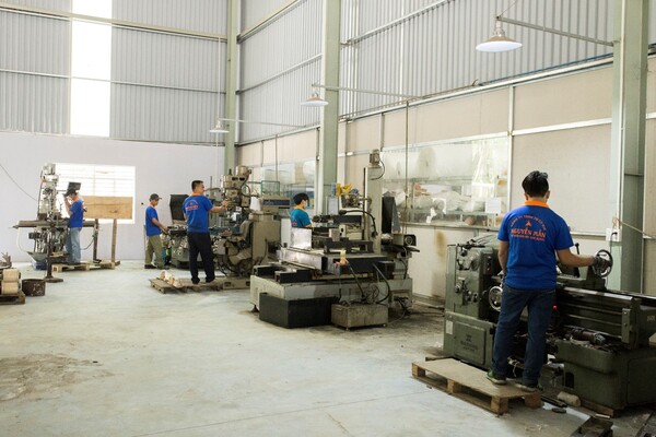 Khu vực gia công khuôn