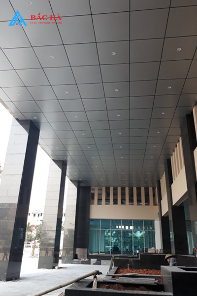 Thi ông ốp Alu tiền sảnh