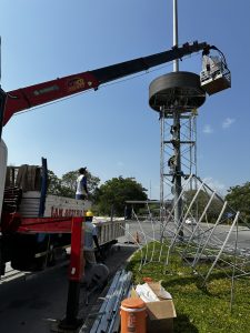 Trang trí trụ đèn đường chào xuân