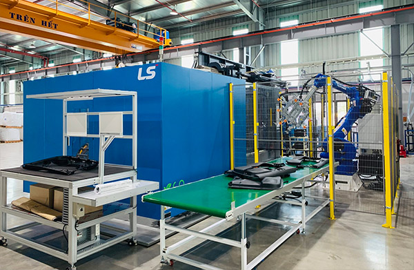 Robot cho máy ép nhựa