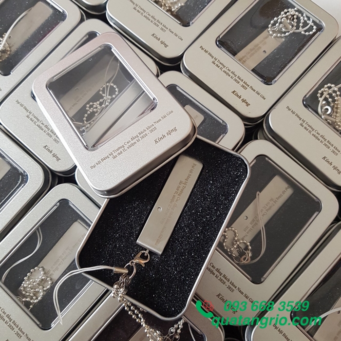 USB kim loại khắc logo