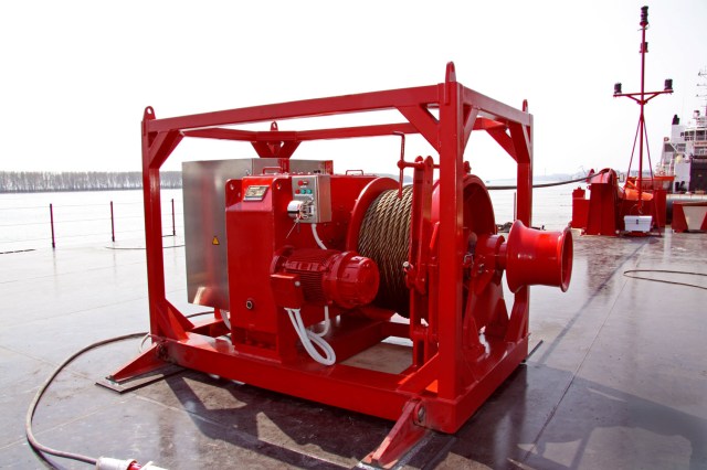 Tời kéo thủy lực