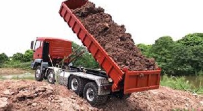 Vận tải cát bằng xe ben