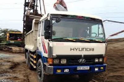 Vận tải cát bằng xe ben