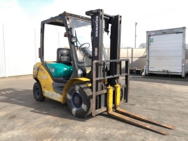 Xe nâng dầu Komatsu 2.5 tấn FD25C-15