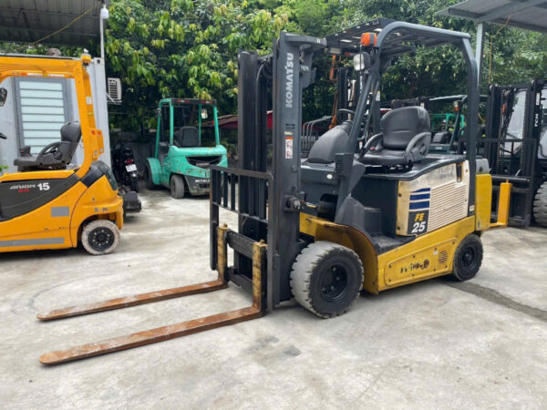 Xe nâng điện cũ 2500kg Komatsu FE25-1