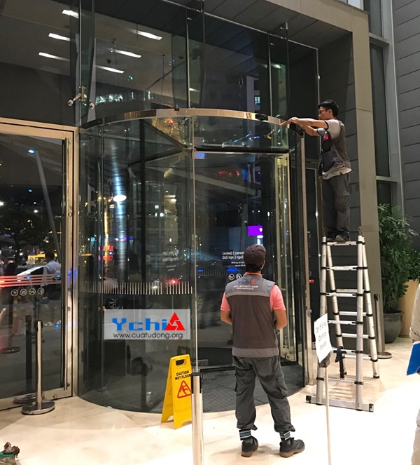 Cửa tự động xoay tròn Ychi