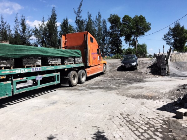 Xuất hàng đi công trình
