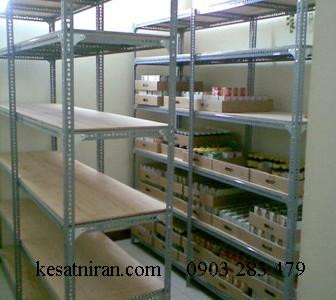 Kệ sắt V lỗ lót ván