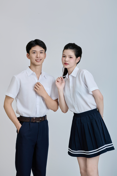 Áo somi cúc trắng + chân váy đồng phục học sinh cấp 3