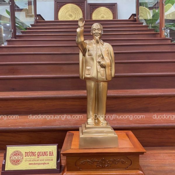 Bác Hồ vẫy tay chào 30cm
