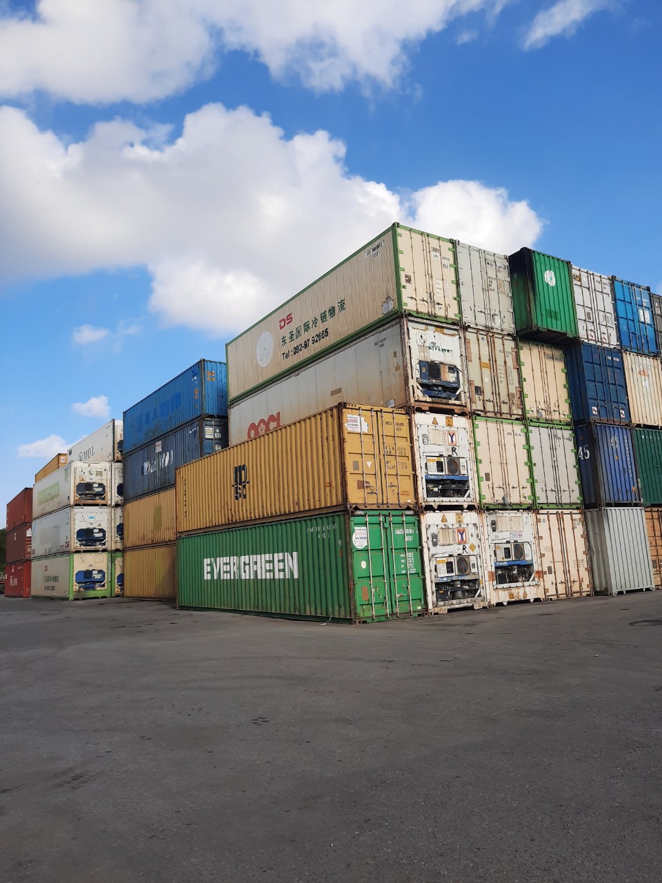 Bãi container