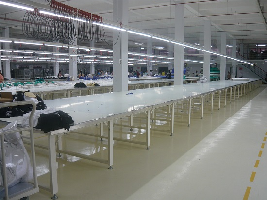 Bàn cắt vải to