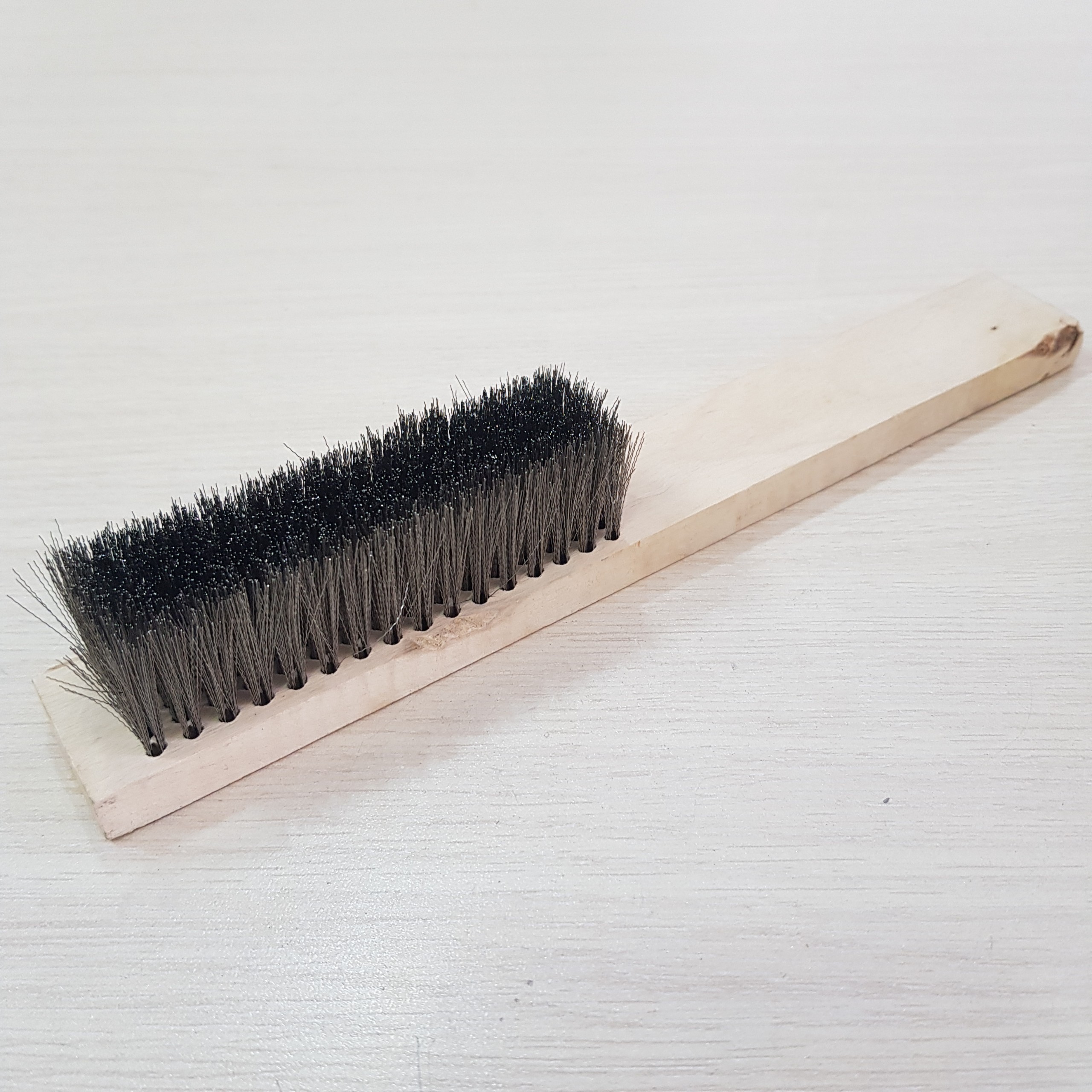 Bàn chải inox cán gỗ