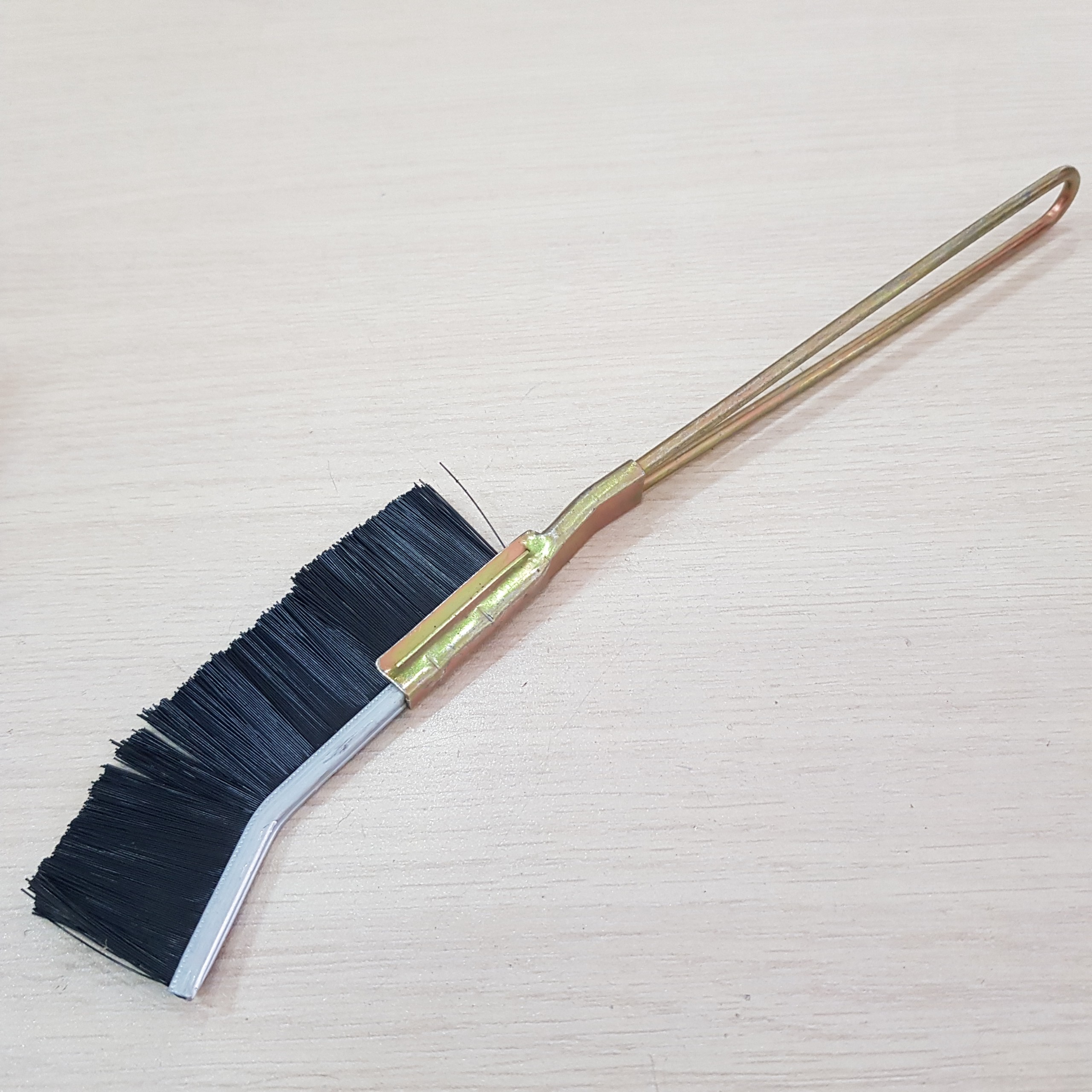 Bàn chải nilon cán sắt