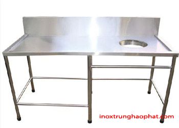 Bàn đổ thức ăn thừa