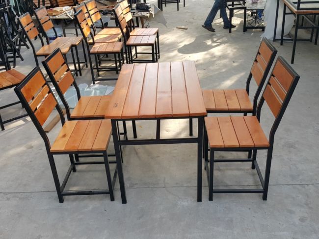 Bàn ghế quán cà phê