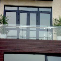 Ban công kính cường lực