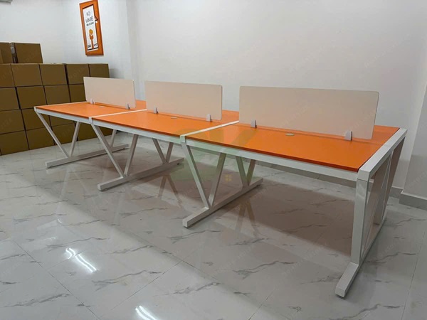 Bàn làm việc nhân viên