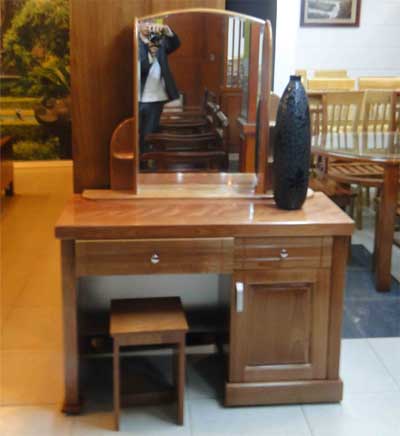 Bàn trang điểm