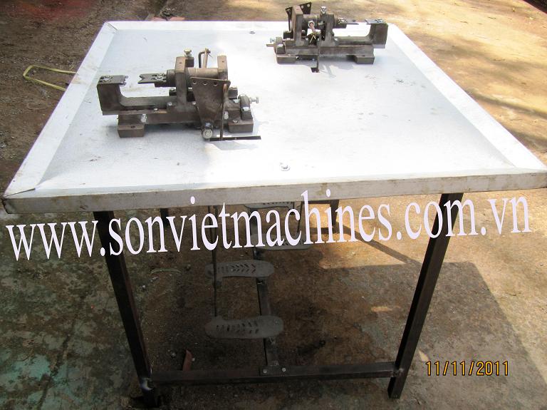 Bàn cắt tách vỏ hạt điều thủ công