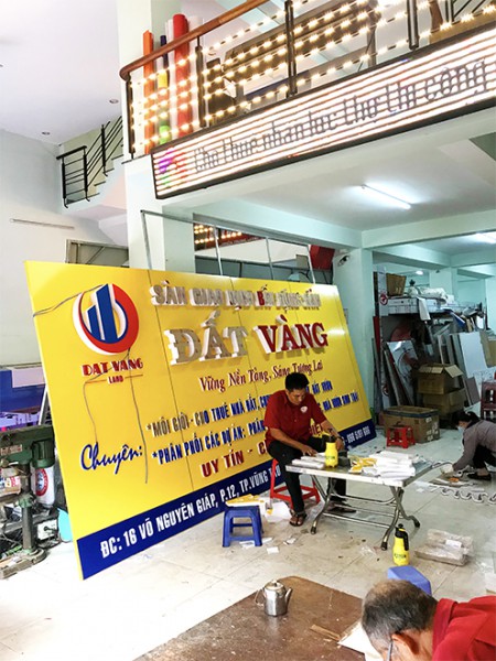 Bảng Alu chữ nổi