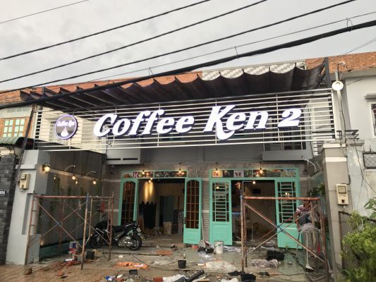 Bảng hiệu Alu dán decal chữ mica