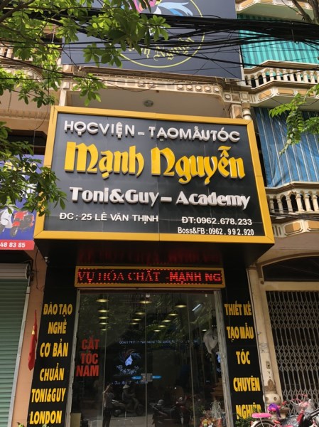 Bảng hiệu cửa hàng