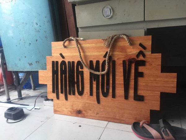 Bảng hiệu gỗ