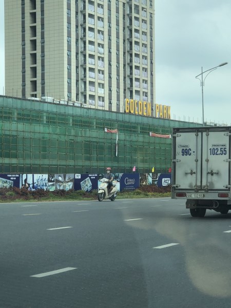 Bảng hiệu tòa nhà