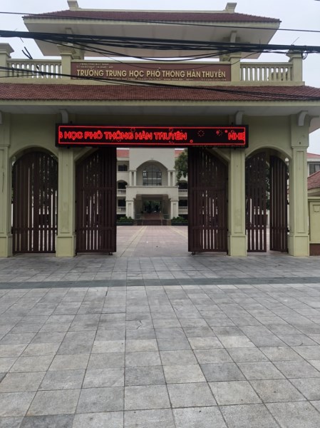 Bảng hiệu trường học