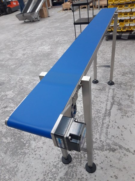 Băng tải nhựa màu xanh dương