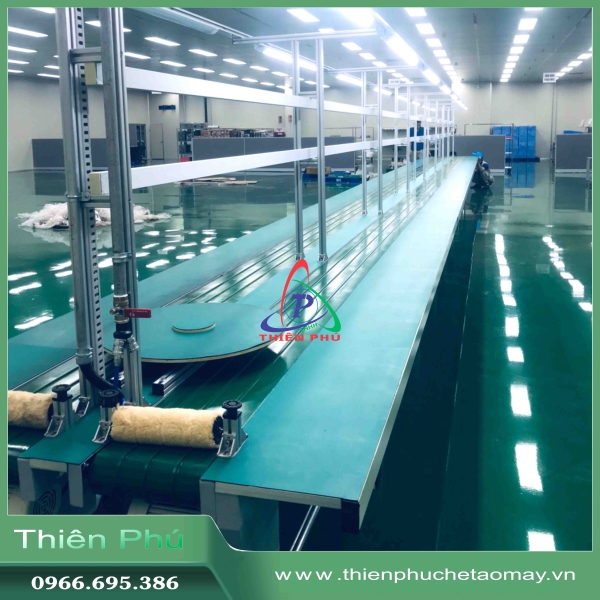 Băng tải PVC chuyển động kẹp đôi