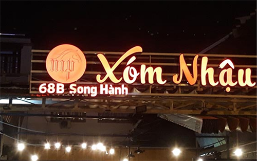 Bảng hiệu chữ nổi