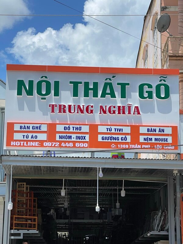 Bảng hiệu cửa hàng nội thất gỗ