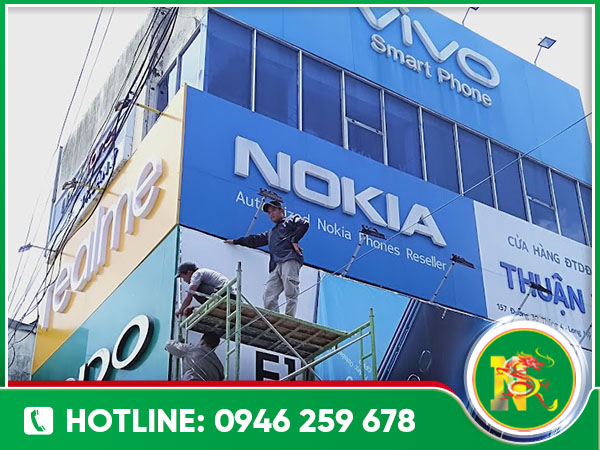 Bảng hiệu nền Mica chữ nổi Aluminium