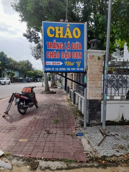 Bảng hiệu quán ăn