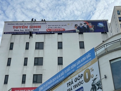 Bảng hiệu quảng cáo