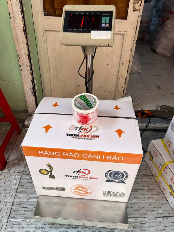 Băng rao cảnh báo màu trắng đỏ