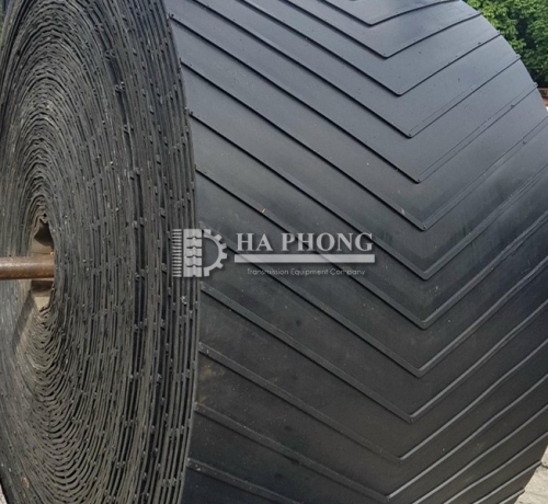 Băng tải cao su đen gân V