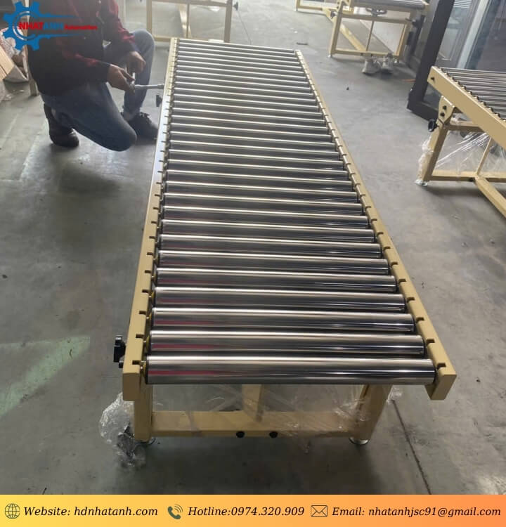 Băng tải con lăn nâng hạ