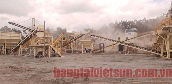 Băng tải phân loại đá