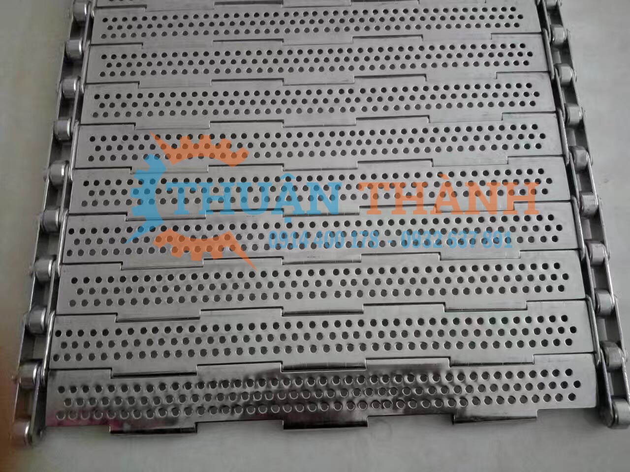 Băng tải xích tấm inox