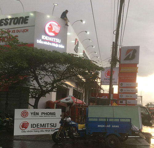 Bảng hiệu quảng cáo