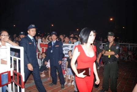 Bảo vệ ca sỹ Phương Thanh