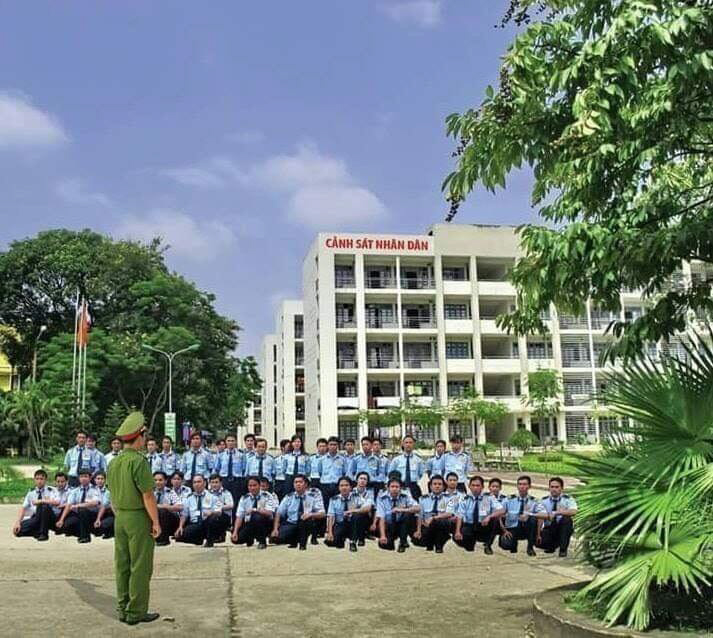 Bảo vệ trường đại học